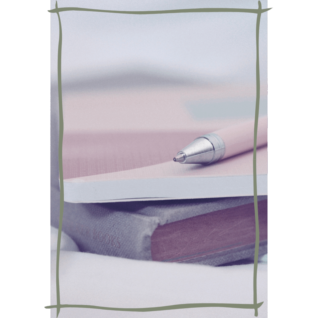 Notizbuch und Kugelschreiber auf einem Schreibtisch – Symbol für Planung, Organisation und digitale Assistenz. Preise für Content Design & Preise für Digital Backoffice Management by Andrea Mützel